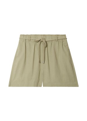 Pantalones cortos de lino beige con una cintura elástica y cordón, bolsillos laterales y un ajuste relajado. Textura suave y diseño sencillo.