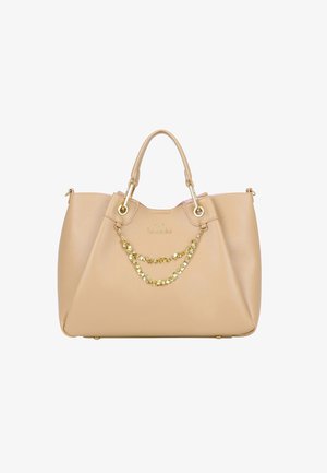 Borsa a mano in pelle beige con due manici superiori e dettagli in catena dorata sulla parte frontale, caratterizzata da una forma strutturata a trapezio.