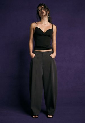 Stradivarius, TAILORED BARREL TROUSERS - Pantalon classique - dark red