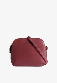 Kijelölve, berry red