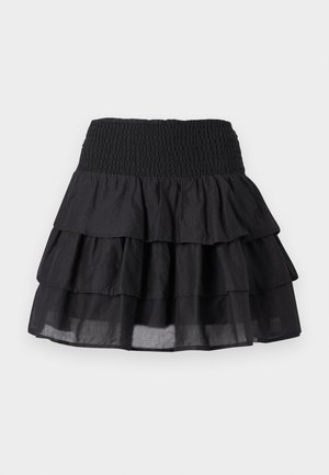 Zwarte gelaagde rok met een smocked tailleband. Bevat drie lagen volants en een lichte stof voor een vloeiende uitstraling.