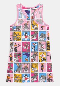 Pestrý tílko s panely s pohádkovými postavičkami, zahrnující Bugse Bunnyho, Duffyho Kachnu a další. Vyrobeno z měkkého materiálu, s růžovým lemem.