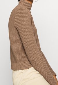 Monki Strickpullover - beige