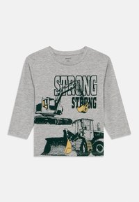 Sivá dlhá mikina s dlhým rukávom, ktorá zobrazuje zelené a žlté grafiky stavebných vozidiel s výrazne potlačeným slovom "SILNÝ".