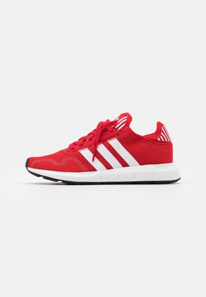 SWIFT RUN X UNISEX - Tenisky - scarlet/footwear white/core black