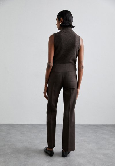 Filippa K TWIST SEAM TROUSERS - Tygbyxor - mocha