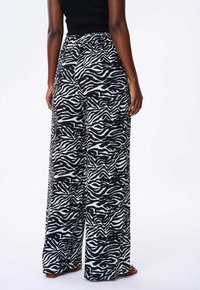 blue shadow QUEEN - Broek - black