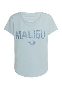 Světle modré tričko s krátkým rukávem, zdobené nápisem "MALIBU" z modrých kamínků, kulatým výstřihem, měkkou texturou a zakřiveným lemem.