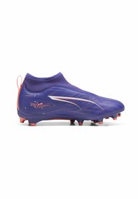 Scarpa da calcio viola con tomaia in maglia, dotata di accenti arancioni e design testurizzato. Gli stud di terra ferma offrono trazione per le prestazioni.