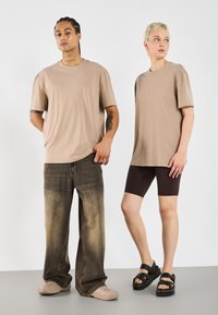 YOURTURN UNISEX BASIC GARMENT WASHED - T-shirts - taupe