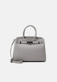 Graue Lederhandtasche mit doppelten Griffen, einem abnehmbaren Gurt, glatter Textur und einem metallischen Verschluss an der Vorderseite. Runde Form und minimalistisches Design.
