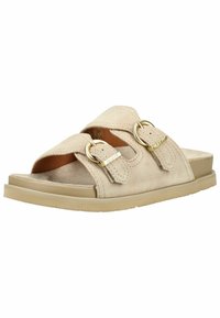 Sandale à enfiler en daim beige avec deux brides réglables dotées de boucles dorées et une semelle en caoutchouc.