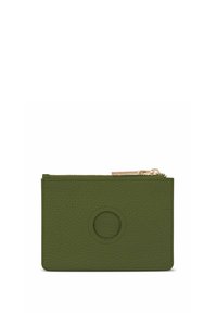 Portafoglio in pelle verde texturizzata con chiusura a zip e accento circolare. Presenta una cerniera dorata liscia e un design minimalista.