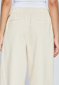 Gang TESSA PARACHUTE - Cargohose - eggshell
