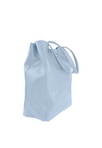 Sac fourre-tout en cuir bleu clair avec une surface texturée, une forme rectangulaire spacieuse et deux poignées arrondies pour le transport.