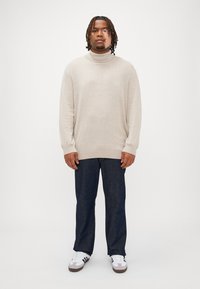 Jack & Jones JJEEMIL ROLL NECK - Džemper - oatmeal