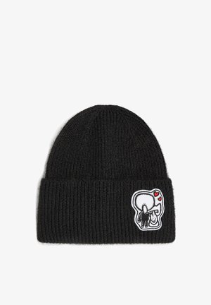 KARL LAGERFELD, IKON FURRY PATCH BEANIE - Muts - black