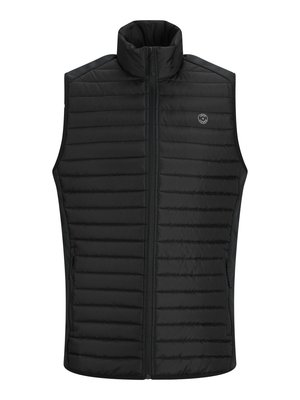 Zwarte geïsoleerde vest met een hoge kraag, horizontaal doorgestikte patroon, frontzipper en zijzakken. Gladde textuur en lichtgewicht ontwerp.