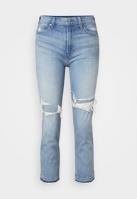 Světle modré džíny z denimu s cropped střihem, s naškubanými dírami na kolenou a klasickým pětikusovým designem.