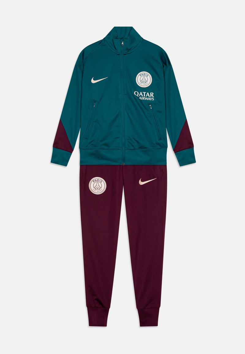 Tuta con giacca verde acqua e pantaloni bordeaux. Presenta una chiusura con cerniera, tasche e loghi ricamati. Realizzato in tessuto morbido.