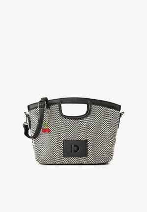 Bolso tejido en blanco y negro con ribete de cuero, correa de hombro desmontable y un pequeño charm de cereza en el lado izquierdo.