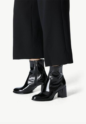 Stiefelette - black patent