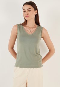 Unselected, olive