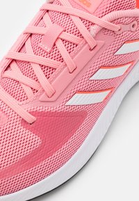 adidas Performance Scarpe da corsa su strada - light pink