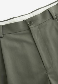 Next Shorts - green