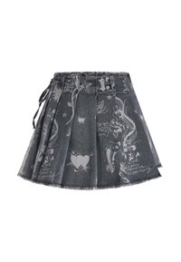 Denimmininederdel med læg, med drage-, hjerte- og blomsterprint samt håndskriftlignende tekst og en detaljeret sidesløjfe.