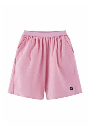 Różowe szorty z fakturowanej tkaniny z elastyczną talią, bocznymi kieszeniami i małą czarną naszywką z logo na dolnej prawej nodze.