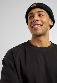 Urban Classics SCUBA TEE - Pamata T-krekls - black