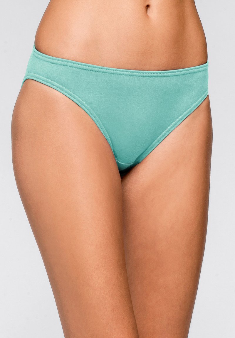 Brief da donna color acquamarina con una texture liscia, caratterizzato da un taglio alto delle gambe e un design minimalista. Tessuto morbido con elastico in vita.