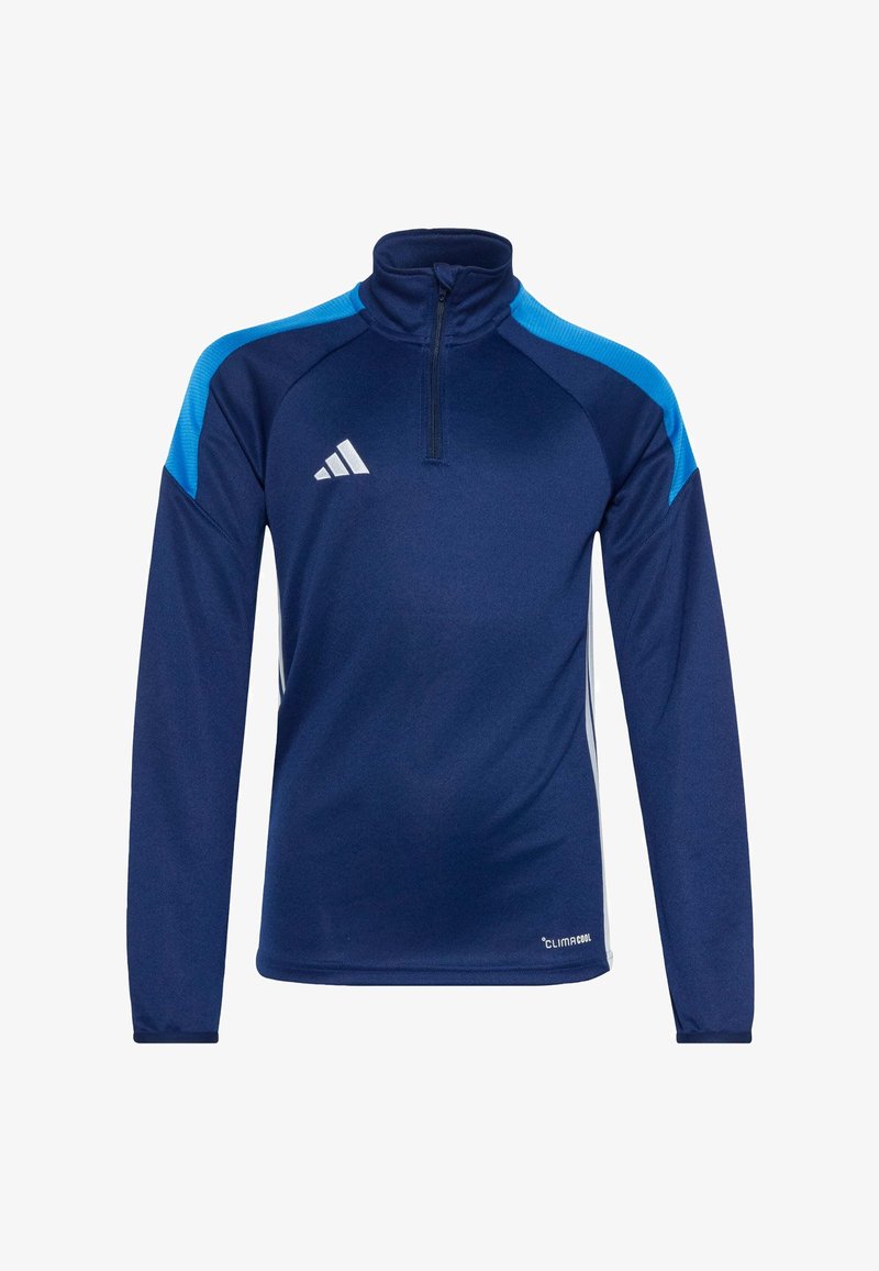 Haut de sport bleu marine à manches longues avec panneaux bleu clair aux épaules, col à fermeture éclair quart et logo Adidas blanc sur la poitrine.