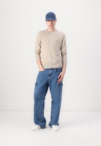 Tommy Hilfiger CREW NECK - Jumper - sandalwood/ivory petal mouline