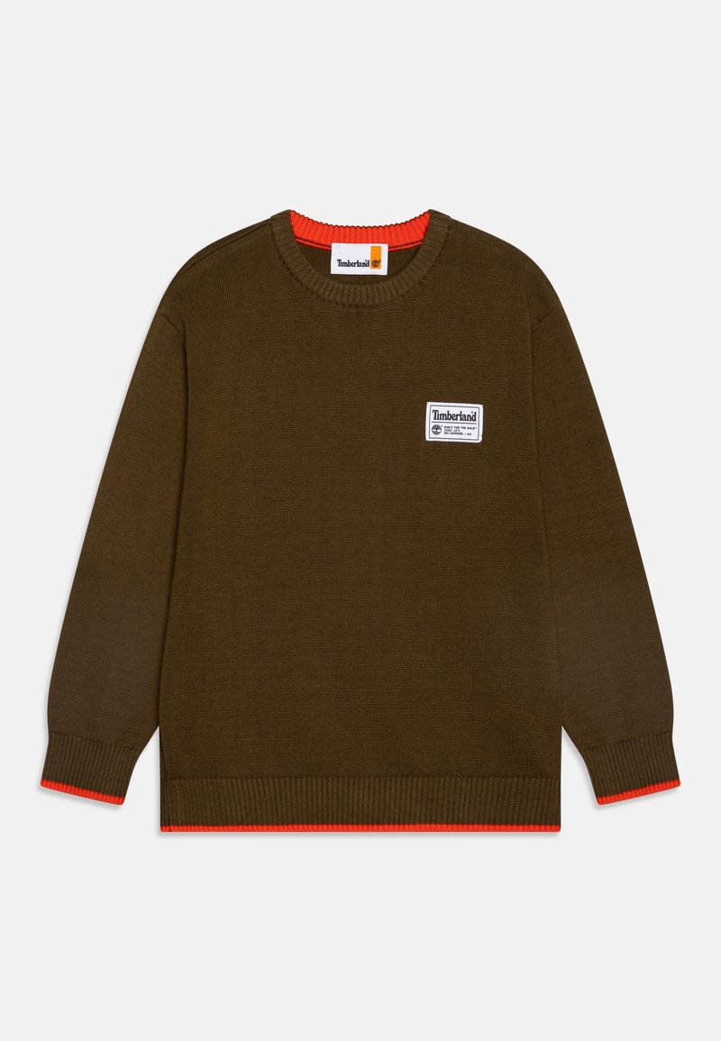 Pull marron col rond avec une bordure orange au niveau du col, des poignets et de l'ourlet, avec un petit patch logo Timberland sur la poitrine gauche.