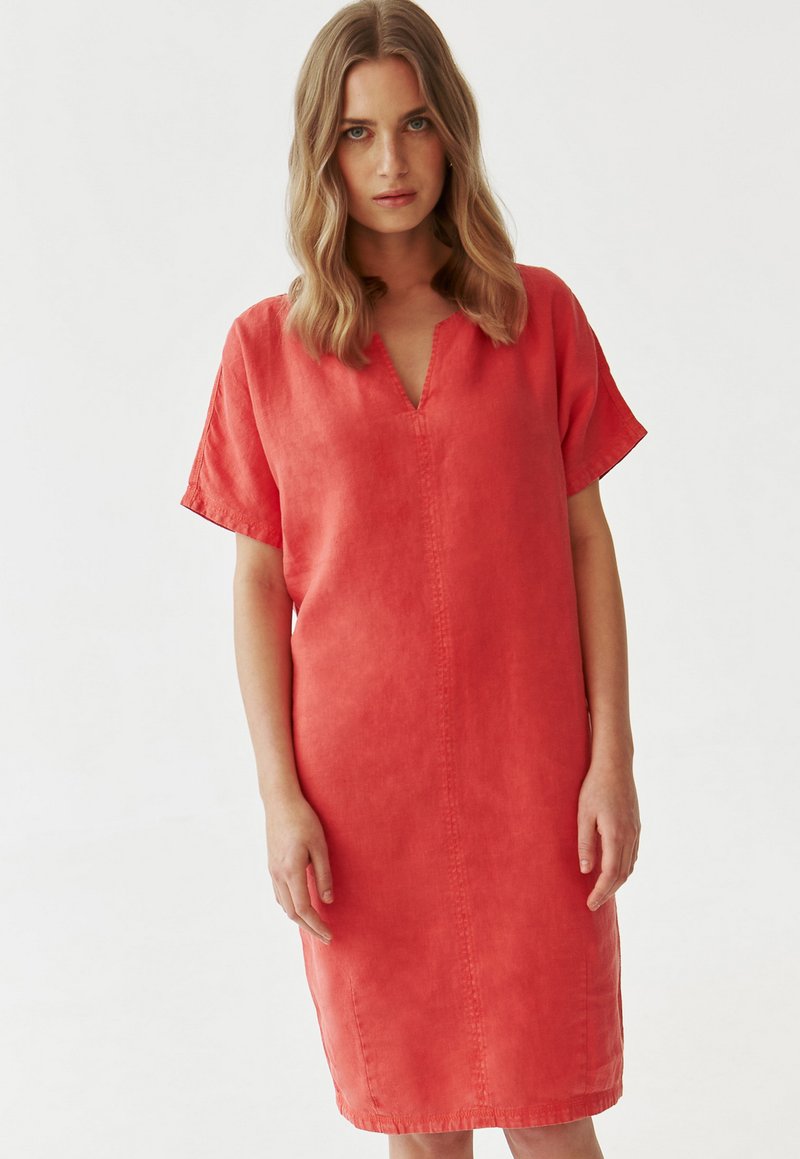 TATUUM - OWERITA - Vestido informal - coral, Ampliar