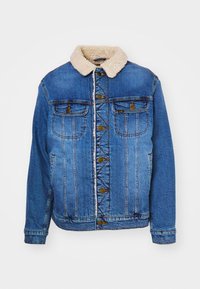 Jeansjacka i ljusblå färg med fårskinnskrage, knappstängning framtill och två bröstfickor med klaffar.