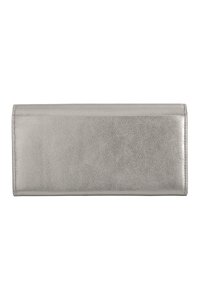 Metallisch silbernes, längliches Portemonnaie aus glattem Leder mit einer subtilen Textur und sauberer Naht entlang der Kanten.
