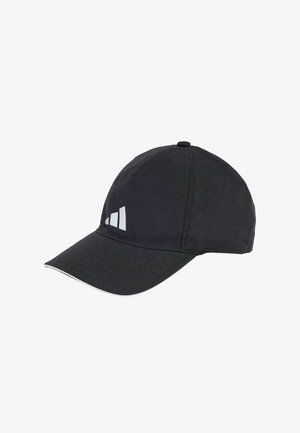 Gorra negra hecha de tela ligera con visera curva, con un logo reflectante en la parte frontal y un acento blanco a lo largo del borde de la visera.