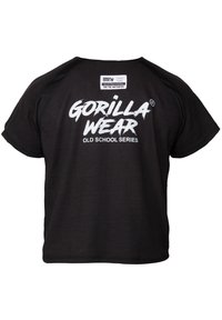 Zwart T-shirt met korte mouwen van gestructureerde stof. Aan de voorkant een witte opdruk met "GORILLA WEAR OLD SCHOOL SERIES" en logo.