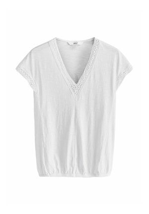 Blouse blanche à manches courtes avec col en V, bordure en dentelle au niveau du col et des manches, et ourlet élastiqué.