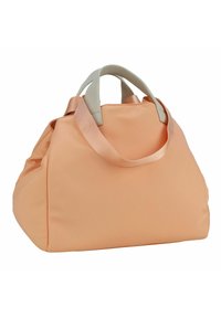Torebka na ramię w kolorze brzoskwiniowym, wykonana z miękkiego, textured materiału, z kremowymi uchwytami oraz przestronnym, zaokrąglonym kształtem, idealna do wszechstronnego noszenia.