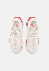 Nike Performance MOTIVA - Tenisice za cestovno trčanje - pale ivory/black/sail/light iron ore/aster pink