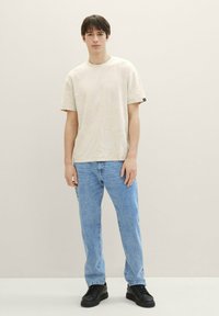 TOM TAILOR DENIM Camiseta estampada - beige leaves jacquard