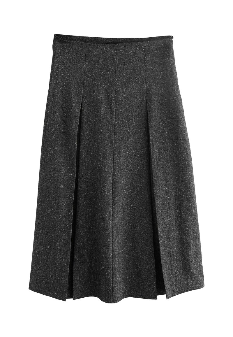 En knälång, mörkgrå kjol i strukturtyg, med veck som förbättrar rörelse och struktur. Enkel, ren design.