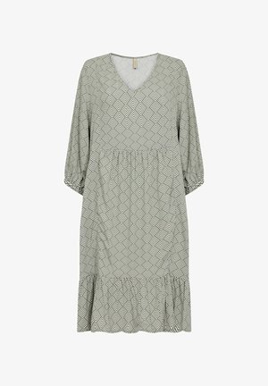 Vihreä kuviollinen mekko, jossa on V-pääntie, kolme neljänneksen hihnaa, kerätty vyötärö ja frillahelma. Mekossa on geometrinen kuvio ristikkäisissä väreissä.