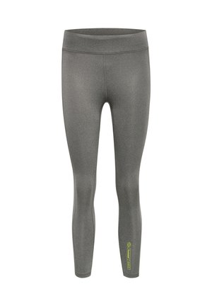 Graue, knöchellange sportliche Leggings mit hohem Bund und kleinem gelbem Logo nahe dem unteren Ende des linken Beins.