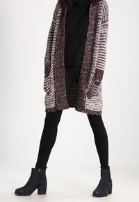 Zalando Essentials Strickpullover - black