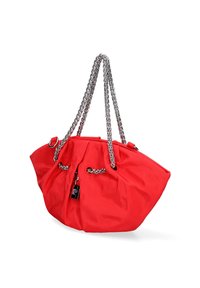 Borsa in tessuto rosso con un design morbido, dotata di manici in catena argentata e chiusura con cordoncino decorata da dettagli accentuati.